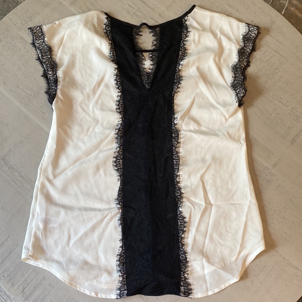 Short sleeve lace Express top